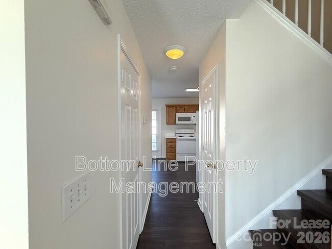 Building Photo - 8821 Cameron Spring Rd