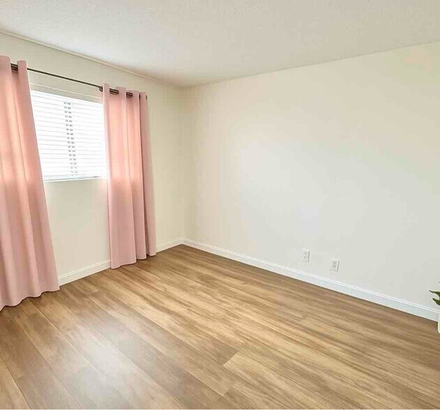 Building Photo - 1512 Henry Ave