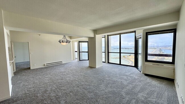 Building Photo - GORGEOUS Views from the 29th Floor in this...