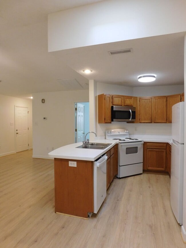 Building Photo - 208 Tobiano Dr