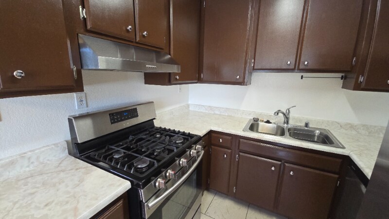 Building Photo - 712 Porter St