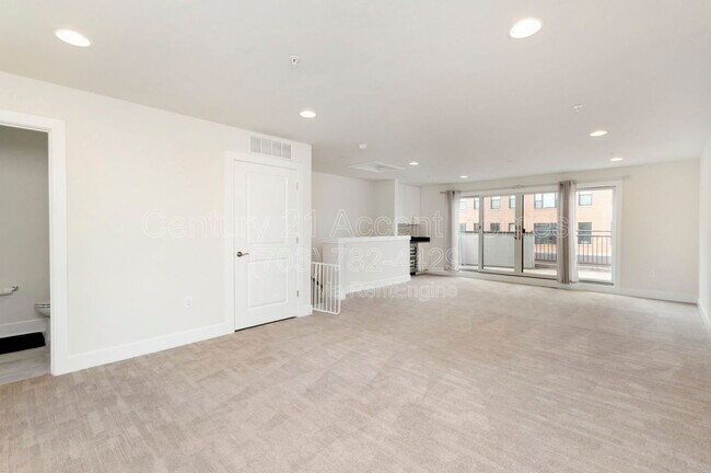 Building Photo - 402 Stabler Ln