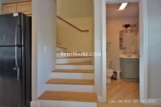 Building Photo - 20 River Village Dr