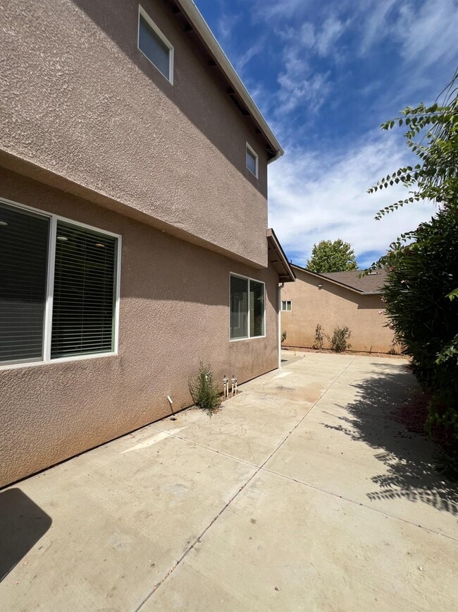 Building Photo - 3621 W Pomegranate Ln