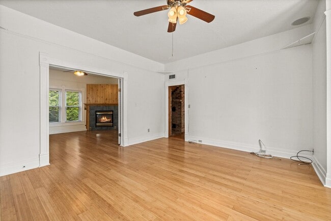 Building Photo - 4 Bed, 4 Bath on .62/acre! Close to BSU!