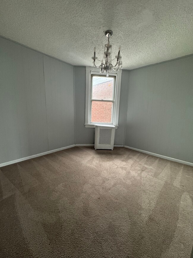 Building Photo - 841 Bridge St