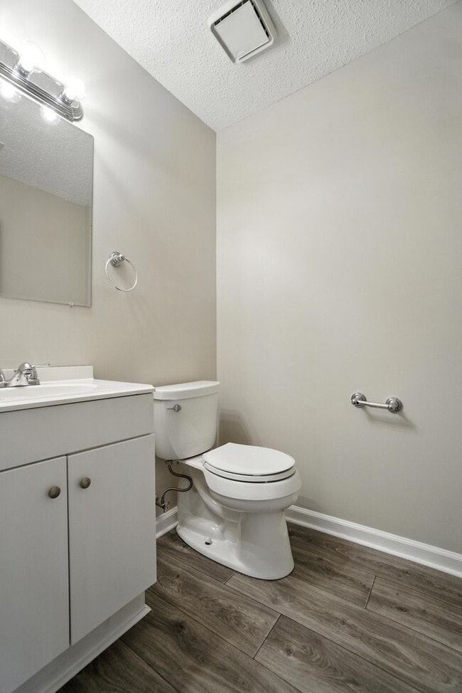 Building Photo - Updated Brick Condo in the Heart of Downto...