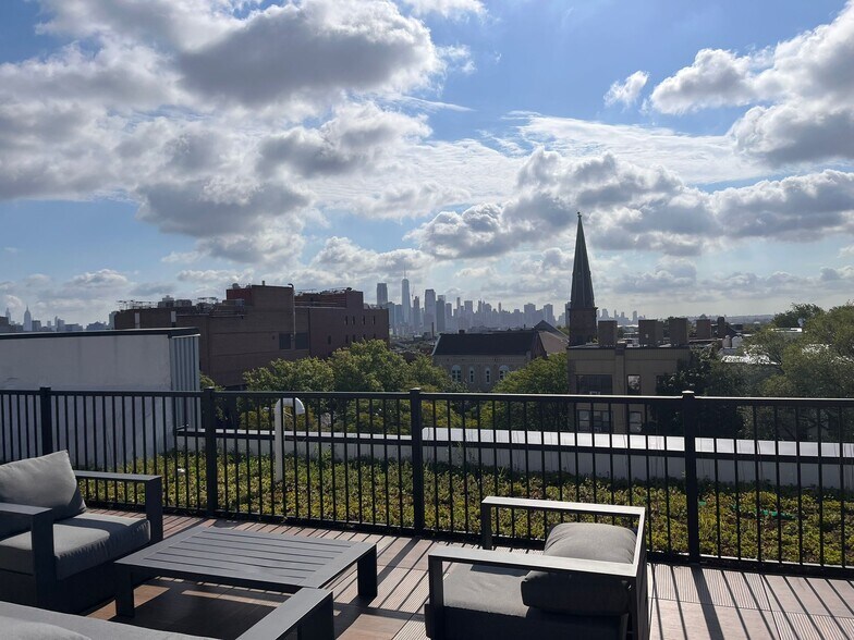 Building Photo - 546 Martin Luther King Jr Dr