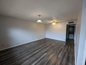 Building Photo - 1 Bedroom/1 Bathroom Apartment in Batesville