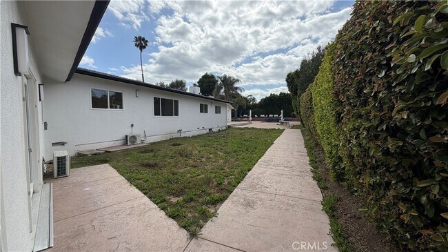 Building Photo - 5855 Shirley Ave