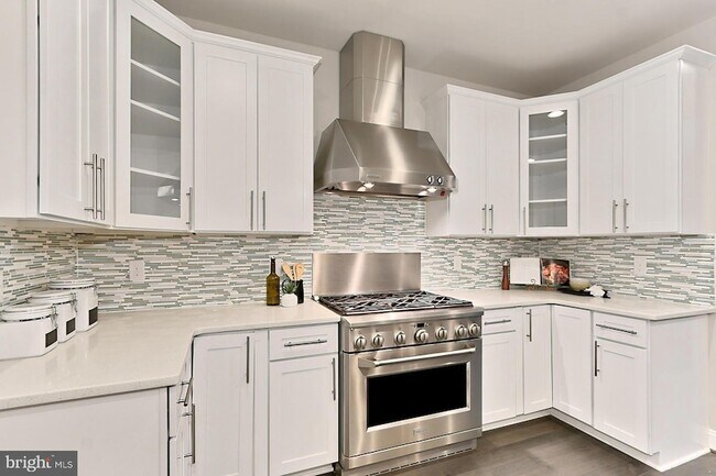 Building Photo - 6526 Dearborn Dr