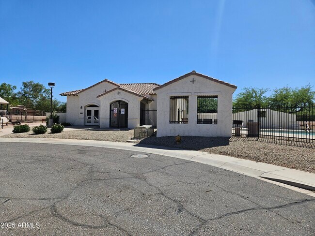 Building Photo - 2065 E Hulet Dr