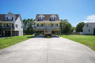 Building Photo - Charming 3-Bedroom Home with Coastal Count...