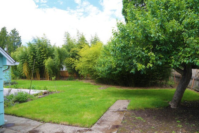 Building Photo - Seriously Spacious 5 bed 2 bath 36x20 Shop Garden Shed