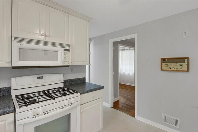 Building Photo - 2420 Rhineland Ct NE