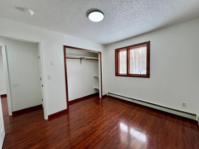 Building Photo - Waves Rd *