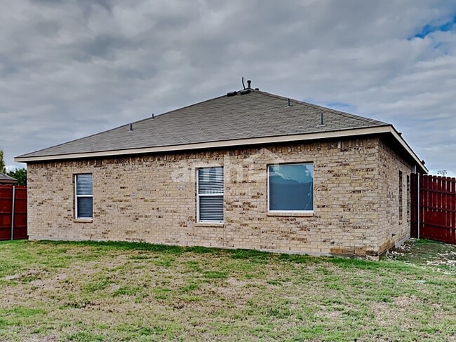 Building Photo - 73 N Highland Dr