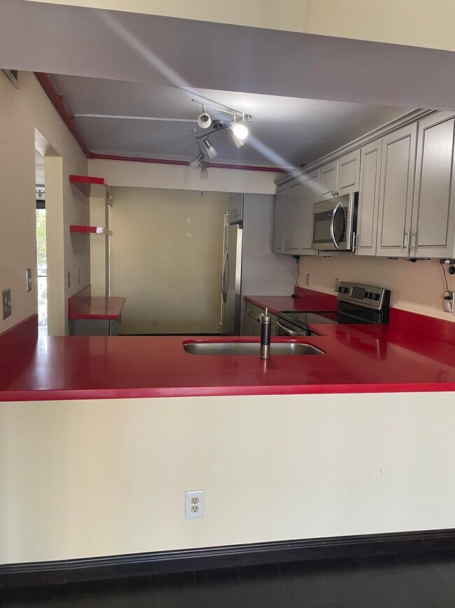 Building Photo - 18 Royal Palm Way