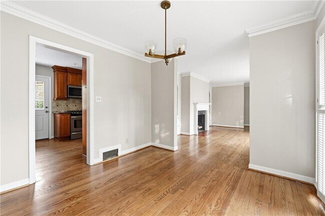 Building Photo - 1846 Fernwood Rd NW