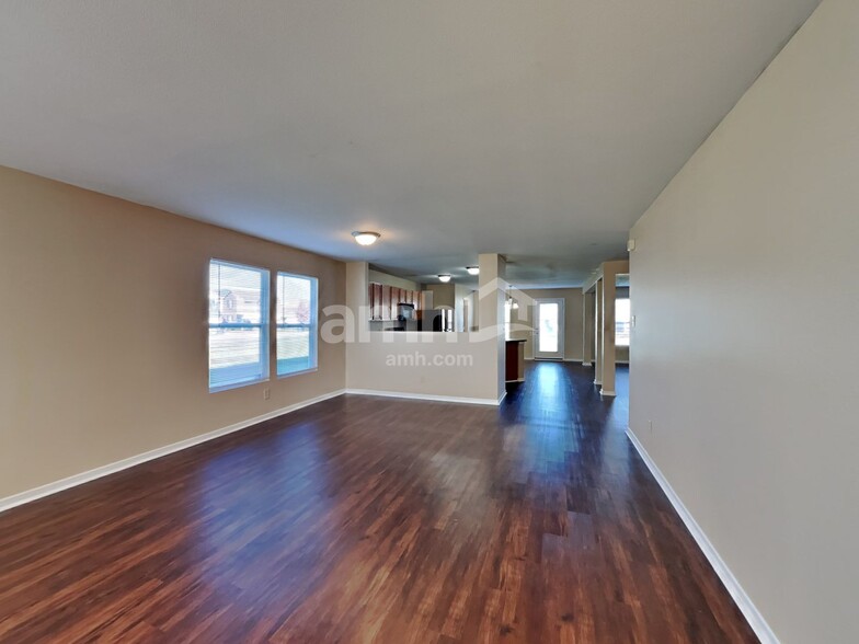 Building Photo - 550 Greenway St