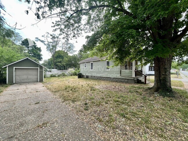 Building Photo - 1126 Holt St