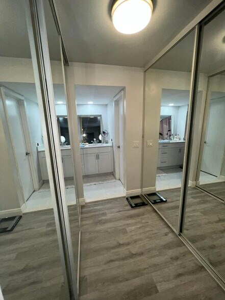 Building Photo - 2101 21st Ln