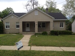 Building Photo - **UPCOMING**3 Bedroom / 2 Bathroom Home fo...
