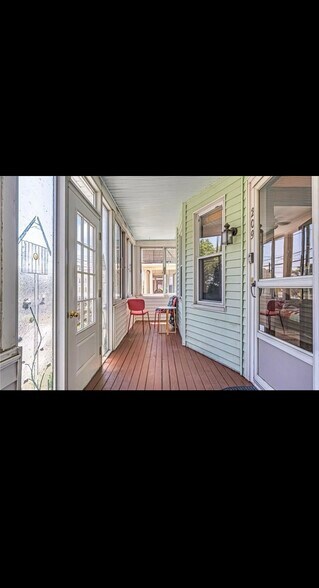 Building Photo - 207 Jewett St