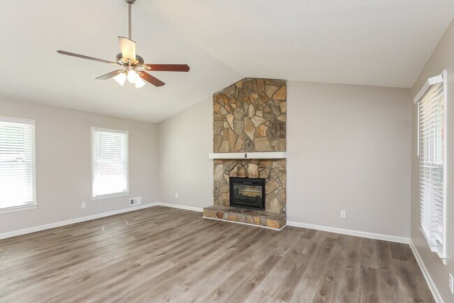 Building Photo - 340 Wayside Dr