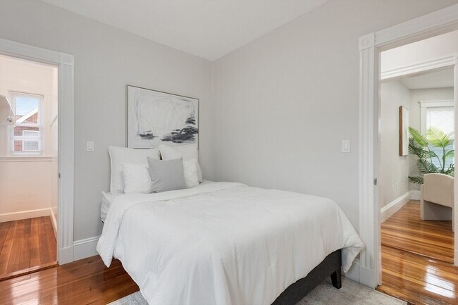 Building Photo - 38 Dorset St