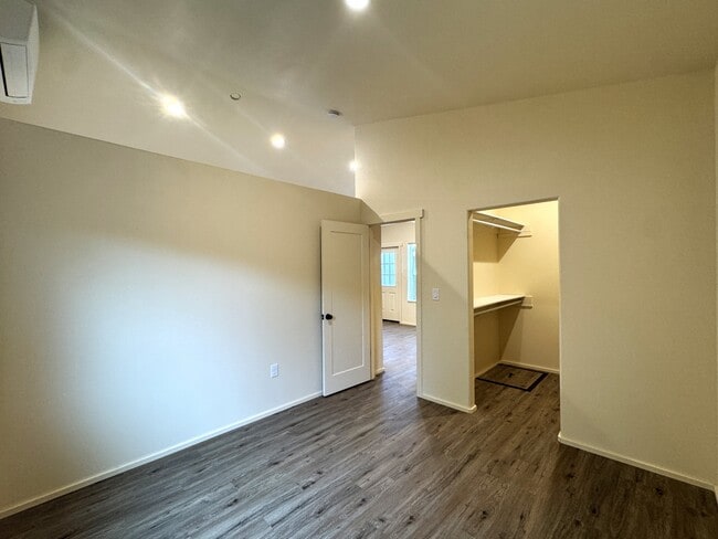 Building Photo - 11072 SW Sunny Hl Ln