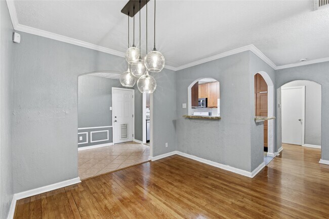 Building Photo - 1814 Chantilly Ln