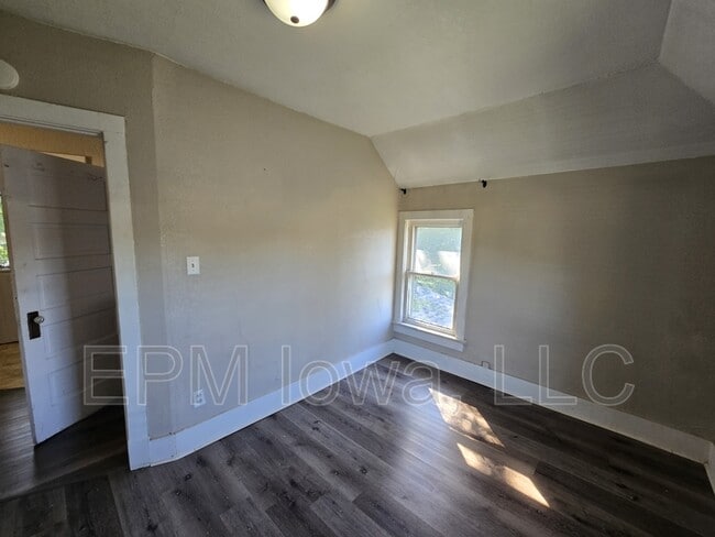 Building Photo - 437 1/2 Riehl Street