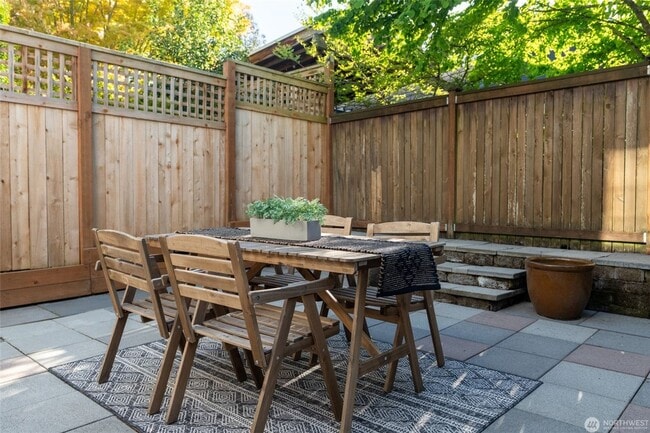 Building Photo - 2bd/1.5ba Seattle House