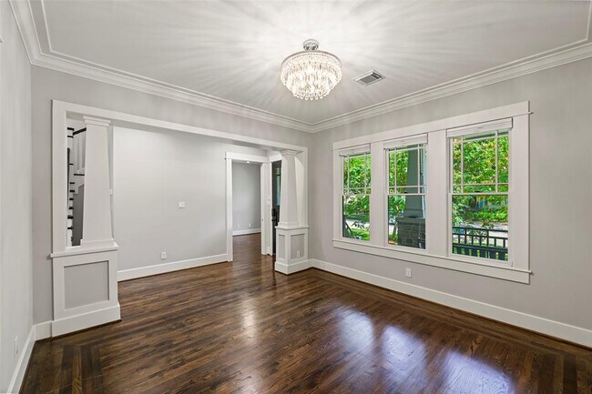Building Photo - 542 W 26th St