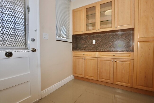 Building Photo - 2910 Point E Dr