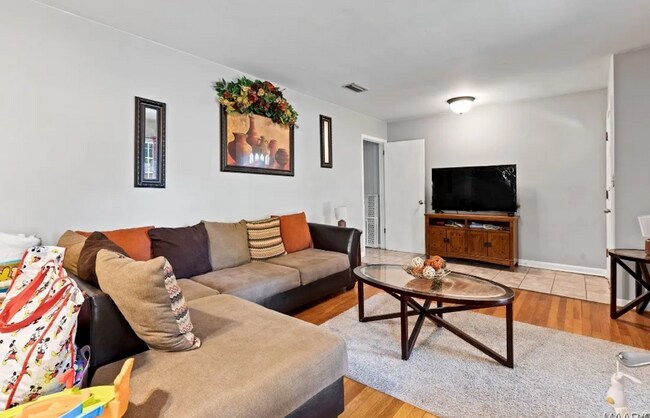 Building Photo - 1152 Woodbridge Dr