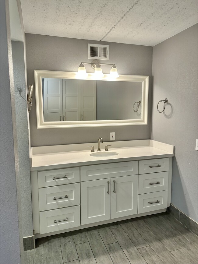 Building Photo - 3637 E Monterosa St