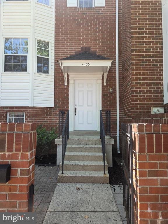 Building Photo - 1206 N Vernon St