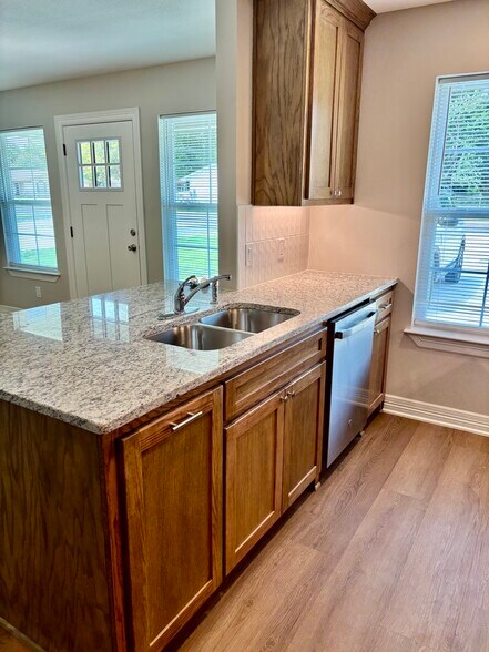 kitchen - 402 Lake Lamond Rd