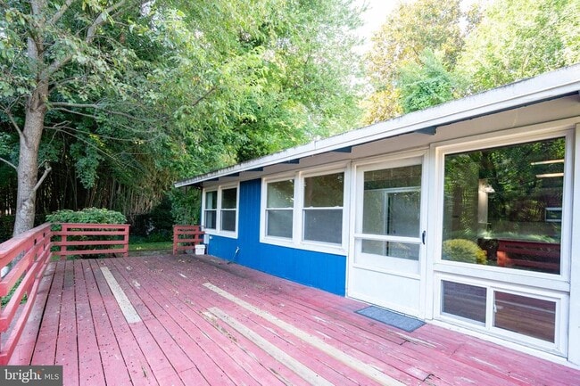 Building Photo - 2910 Pine Spring Rd