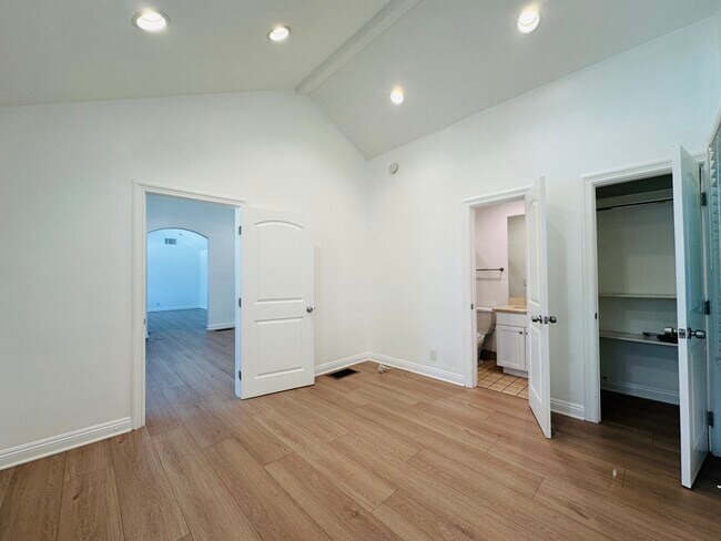 Building Photo - 5148 Otis Ave