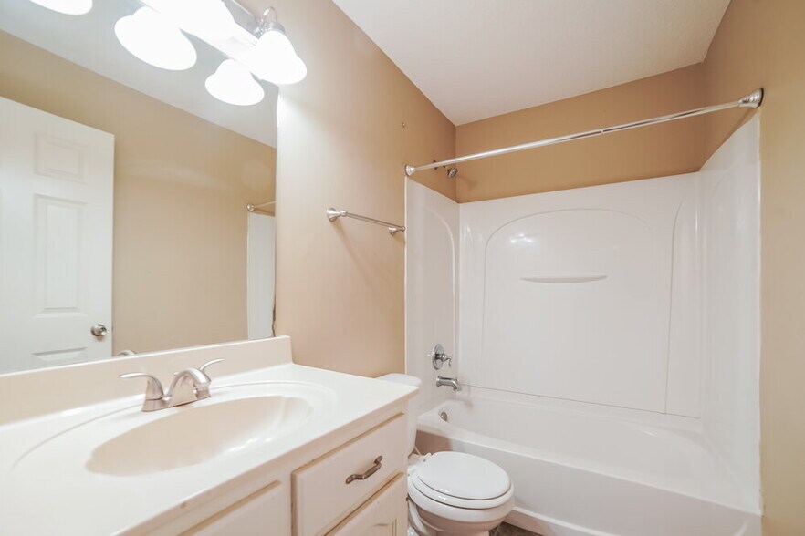 Building Photo - 6932 Wrenwood Dr