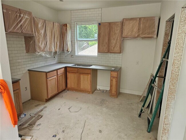 Building Photo - 1341 W Hendrix St