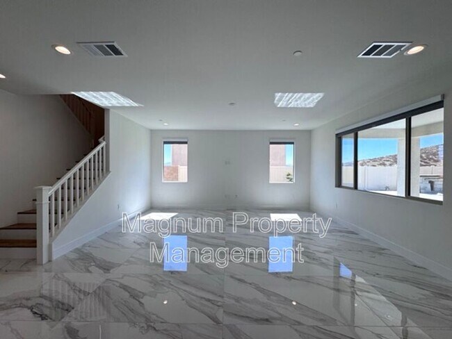 Building Photo - 25061 River Peak Dr