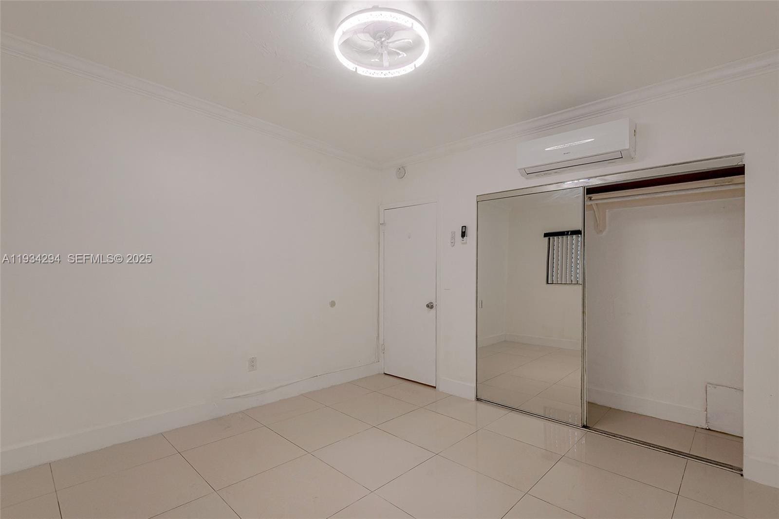 Building Photo - 1560 NE 127th St