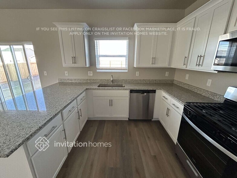 Building Photo - 2161 Christina St