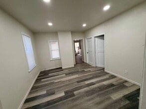 Building Photo - 653 W Bruce St