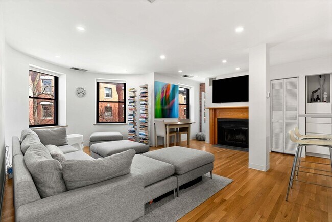 Building Photo - 84 Gainsborough St