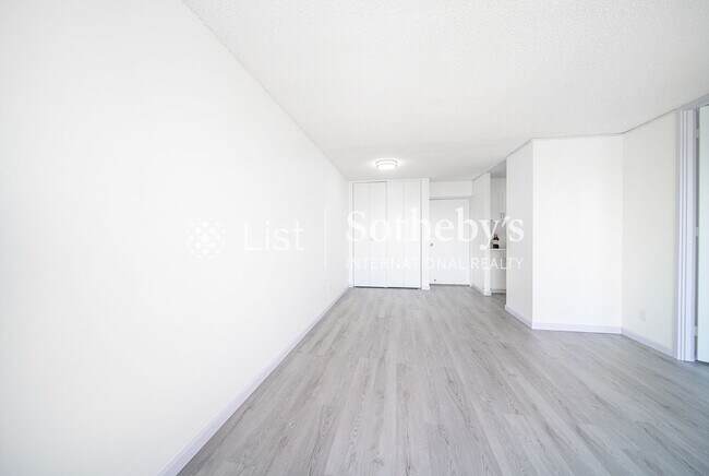 Building Photo - Villa on Eaton Square #1410 | Honolulu, HI